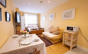 London Vegetarian Smoke&Pet Free En-suite with EV parking